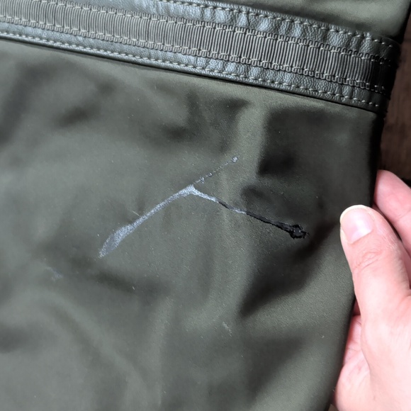 Lululemon Everywhere Bag *23L Dark Olive Green Tote Bag - Picture 7 of 14